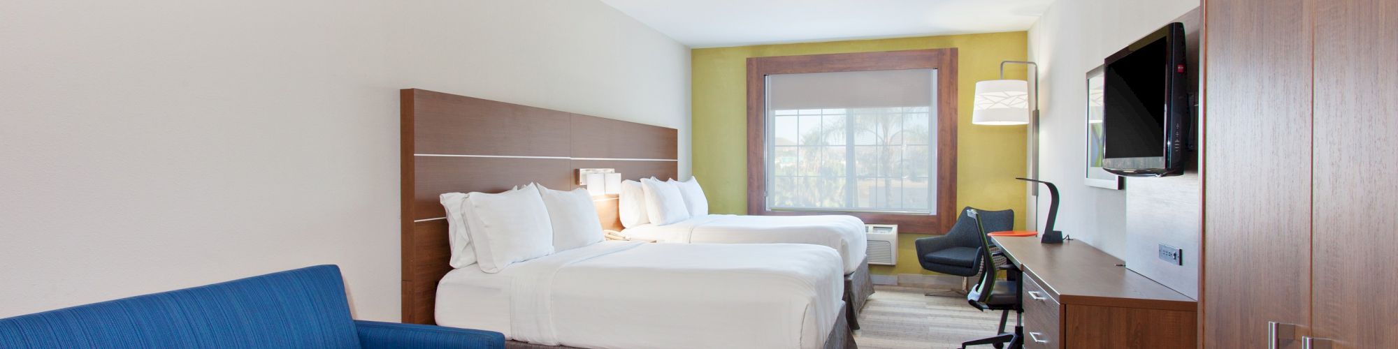 Holiday Inn Express & Suites Corona
